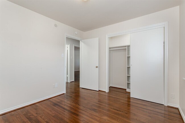 Building Photo - 6908 Wake Forrest Dr