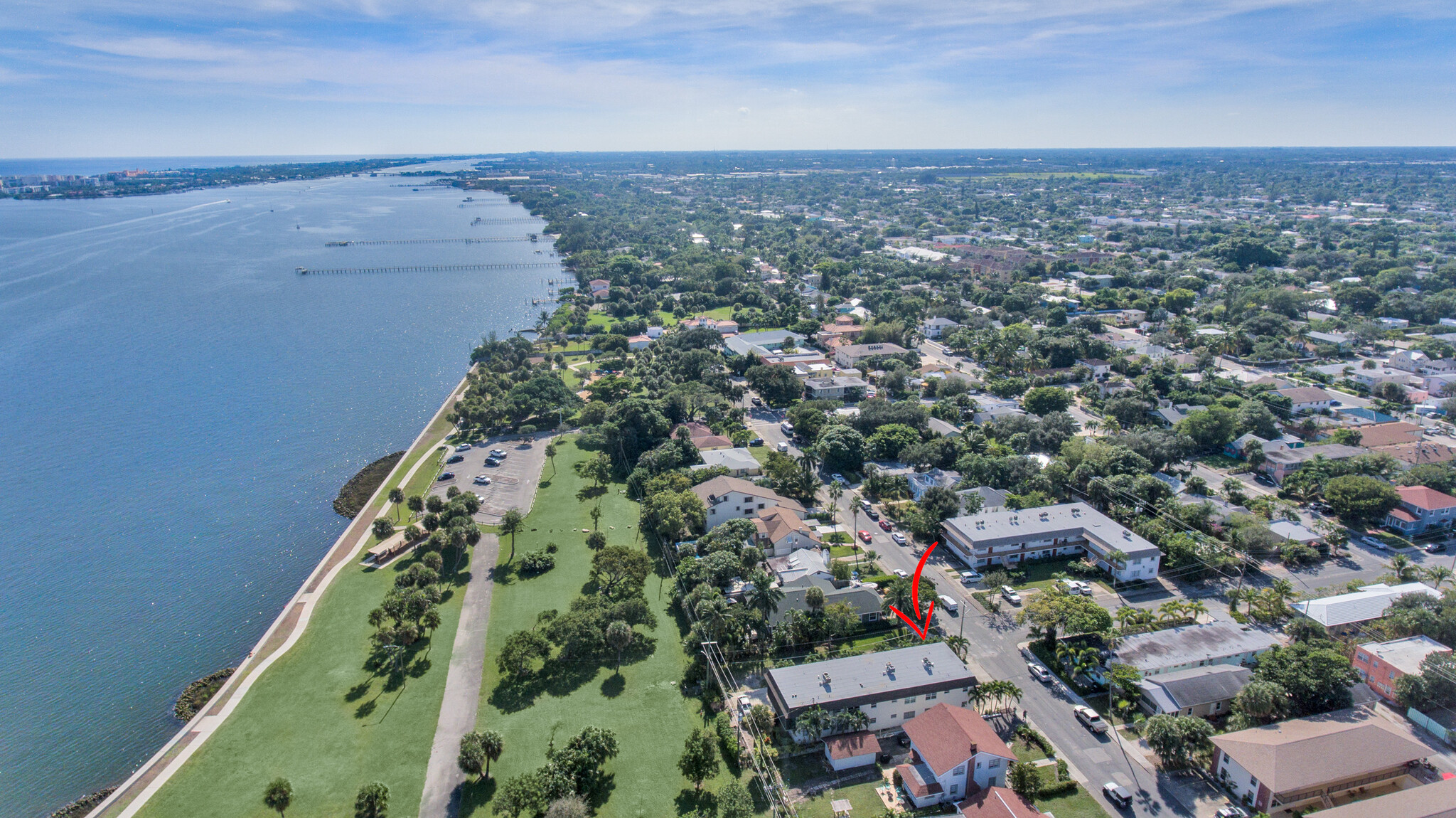 Building Photo - 230 S Lakeside Dr