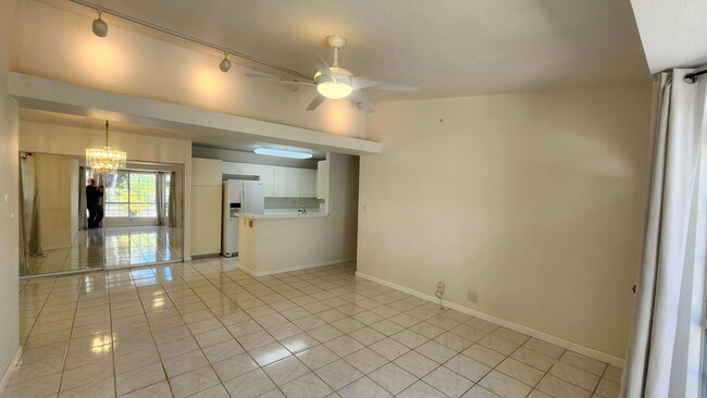 Building Photo - 2 bedroom, 2 bath, 2 parking single level ...