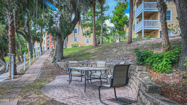 Building Photo - 225 S Tropical Trail