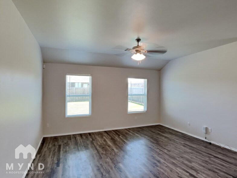 Building Photo - 4200 Umbria Rd