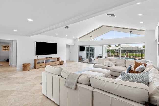Building Photo - 1332 Tamarind Way