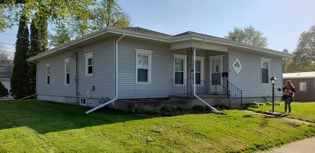 Primary Photo - 417 SE 2nd St