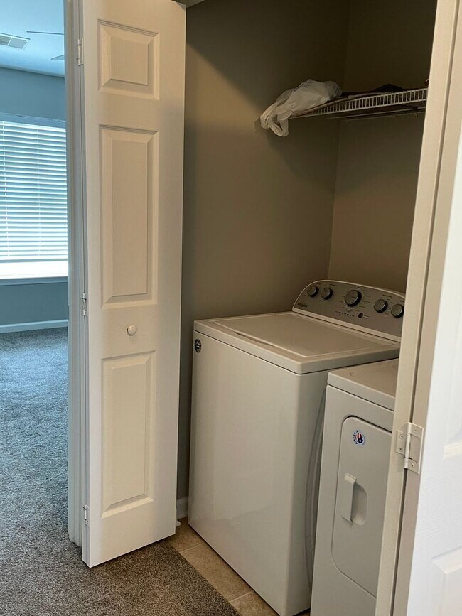 Building Photo - Conveniently Located Townhome in Pooler