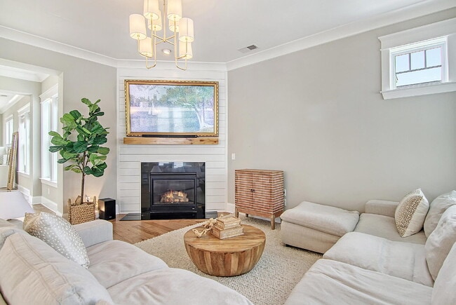 Building Photo - 1636 Juliana St