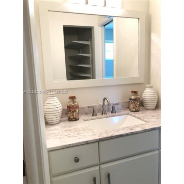 Building Photo - 10525 SW 77th Ct