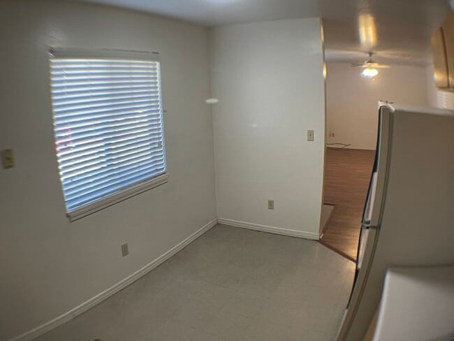 Building Photo - Delightful 2 bedroom 1 bathroom home in Sunnsyside!