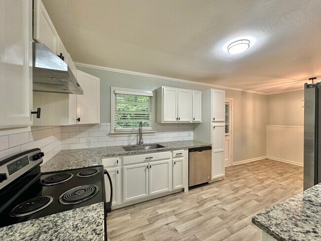 Building Photo - Updated 3-Bedroom Home Near TJC & Medical District!