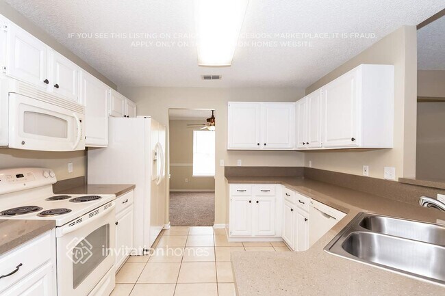 Building Photo - 6896 Plum Lake Dr E
