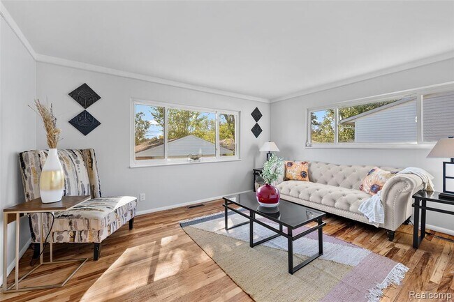 Building Photo - 2268 Serra Dr