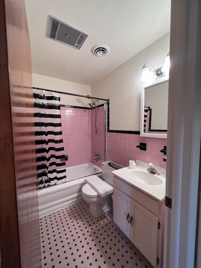 Building Photo - 205 Dumont Rd