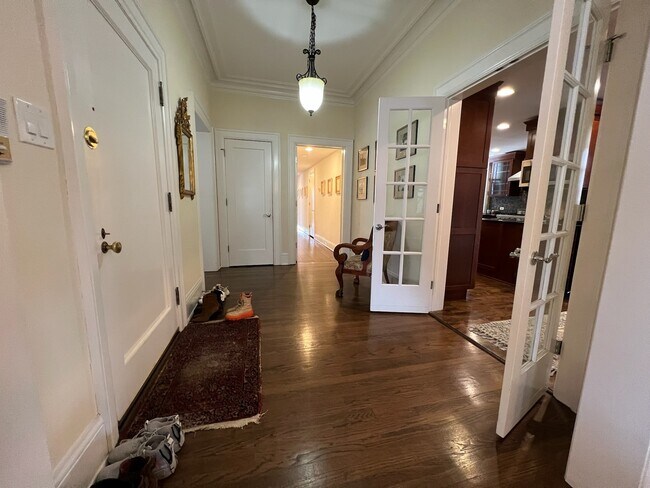 Building Photo - 5120 S Kenwood Ave