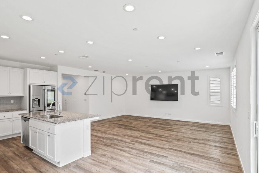 Building Photo - 1280 Hernandez Wy