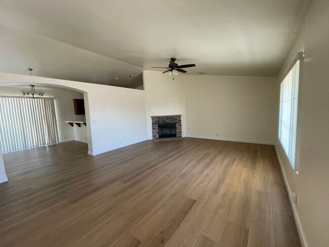 Building Photo - Apple Valley Home in The Vineyards- 3 Bedrooms, 2 Bathrooms, 2 Car Garage, New Flooring