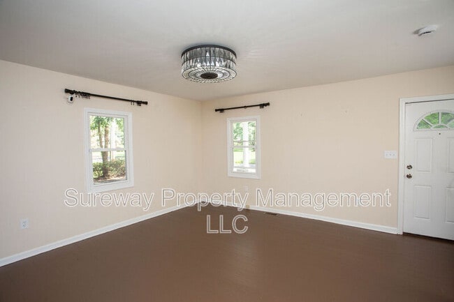Building Photo - 220 N Locust Ave
