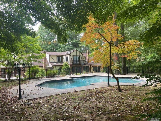 Building Photo - 18 Lattingtown Ridge Ct