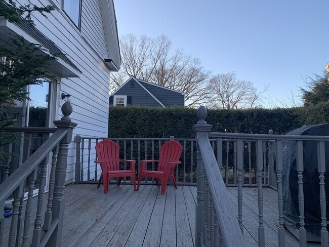 Building Photo - SINGLE FAMILY HOME IN BEAUTIFUL QUIET QUAI...