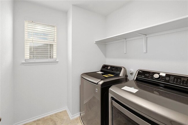 Building Photo - 808 Desaix Dr