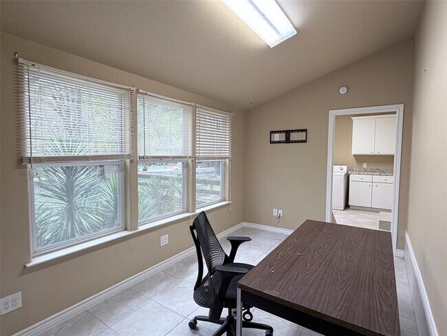 Building Photo - 236 Piney Ridge Dr