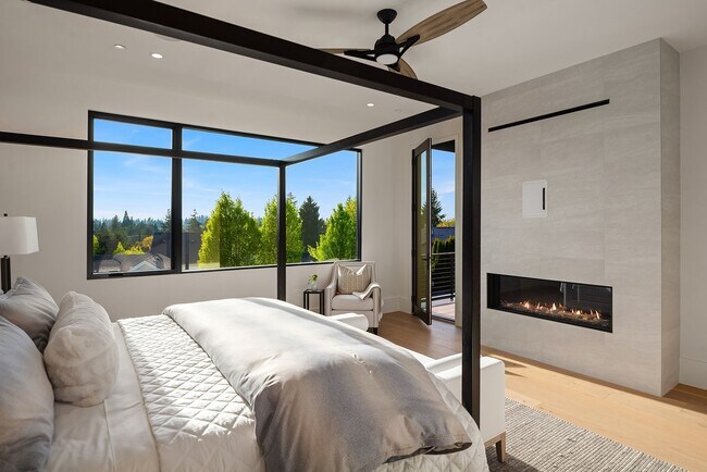 Building Photo - 7Bd/6Ba Bellevue Home