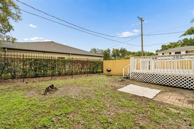 Building Photo - 601 Swann Dr
