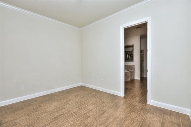 Building Photo - 10604 Lavon Bend
