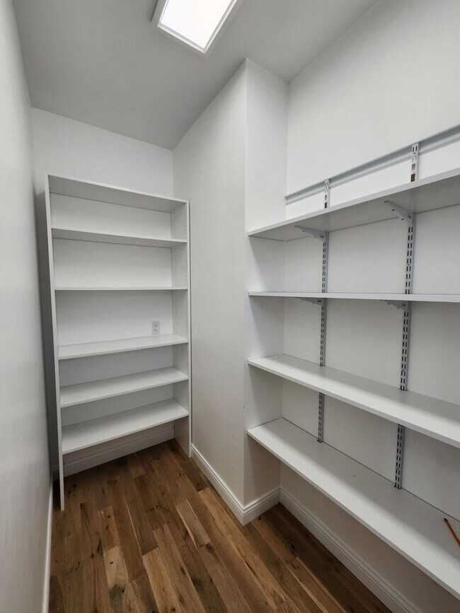 Building Photo - 6817 Timber Ct