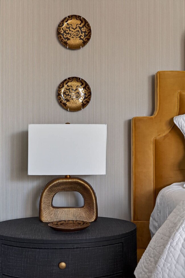 Building Photo - 611 N Pine St