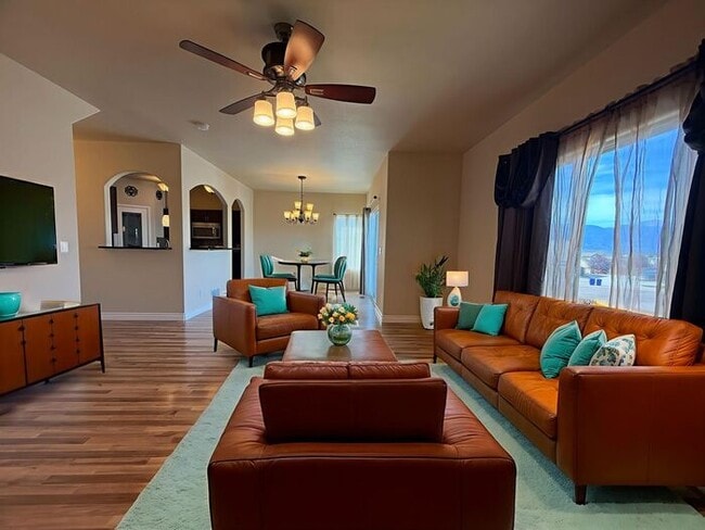 Primary Photo - 5-bedroom home with expansive mountain views!