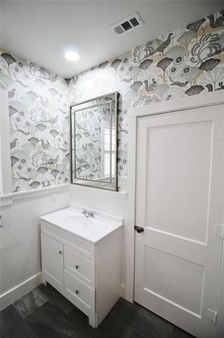 Building Photo - 806 Bryson St