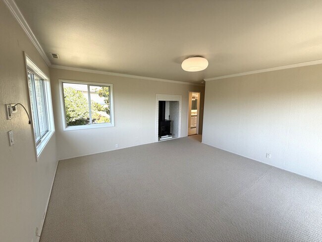 Building Photo - FOUR BEDROOM HOME IN THE GREENBRAE HILLS W...