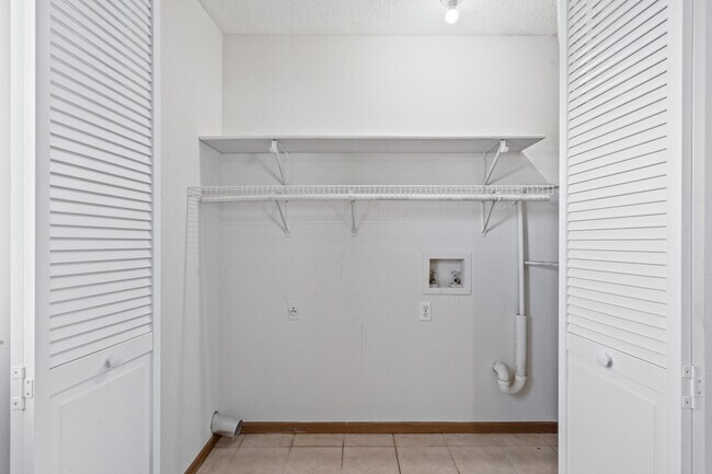 Building Photo - 2507 Carnation Dr