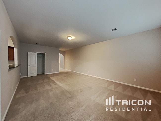 Building Photo - 10930 Hillside Creek Dr