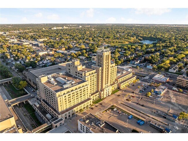 Building Photo - 2929 Chicago Ave