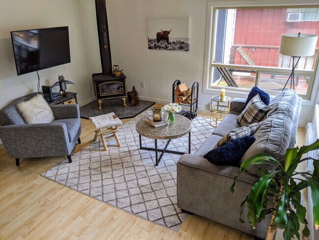 Building Photo - Lake Margaret Rental