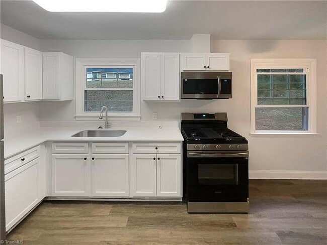 Building Photo - 4043 Larkspur Pl