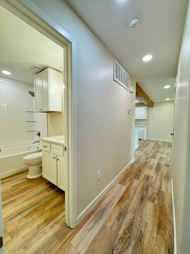 Building Photo - 1442 E Broadway St