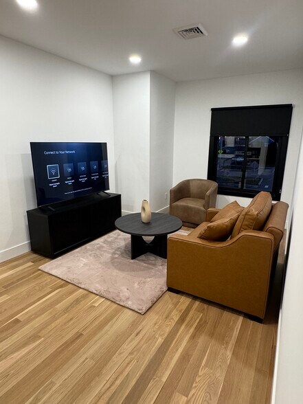 Building Photo - 1002 Broad St