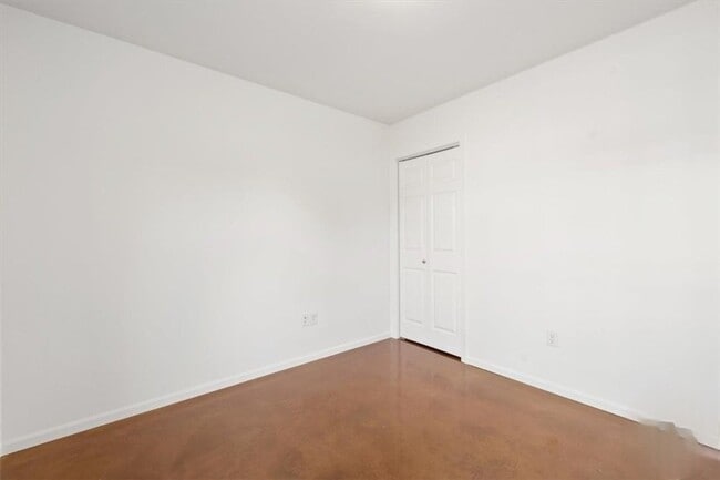 Building Photo - Yorkshire Court North