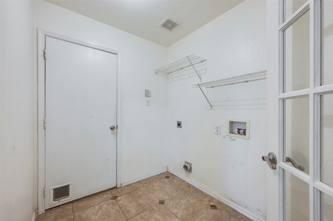 Building Photo - 6710 Waterlilly Dr