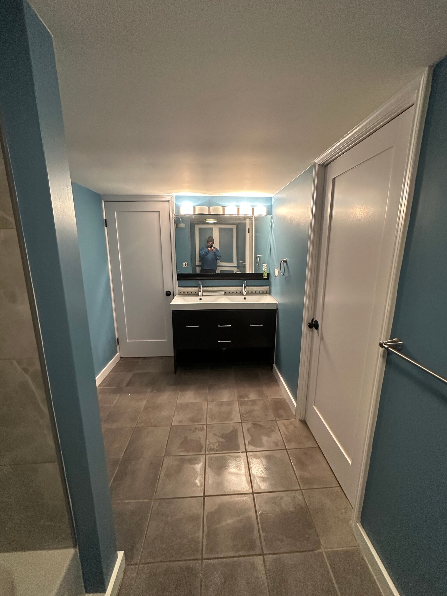 1st floor bath - 260 Jefferson Ave