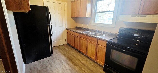 Building Photo - 147 Brighton Dr