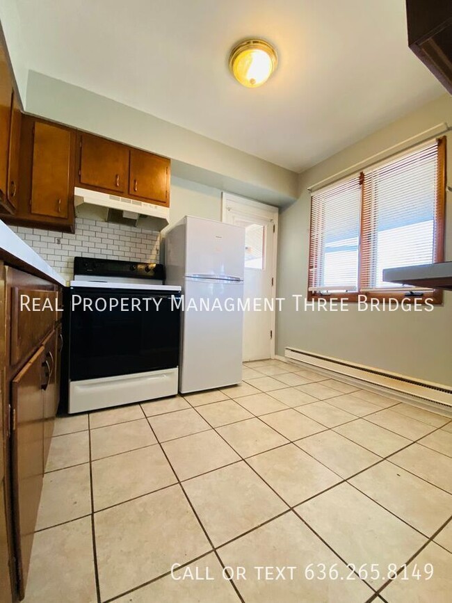 Building Photo - 7435 Hazelcrest Dr