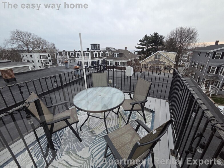 Building Photo - 122 Marine Rd