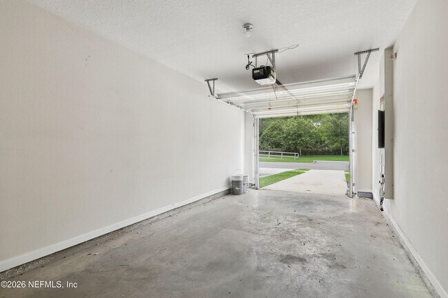 Building Photo - 5988 Creekside Crossing Dr