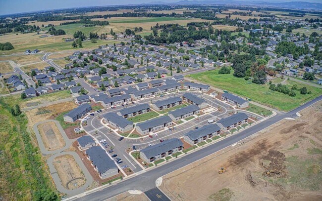 Building Photo - Country Living with Modern Flair: Wake up to the sounds of nature, Live Minutes from Everything