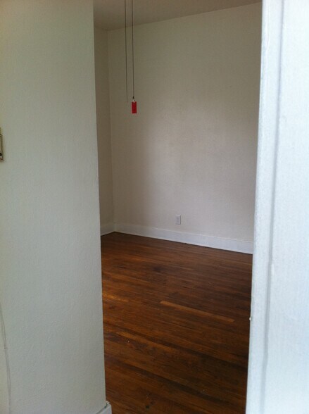 Building Photo - 1215 W 30th St