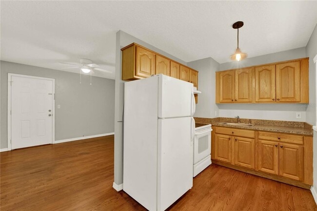 Building Photo - 1020 Alba Dr