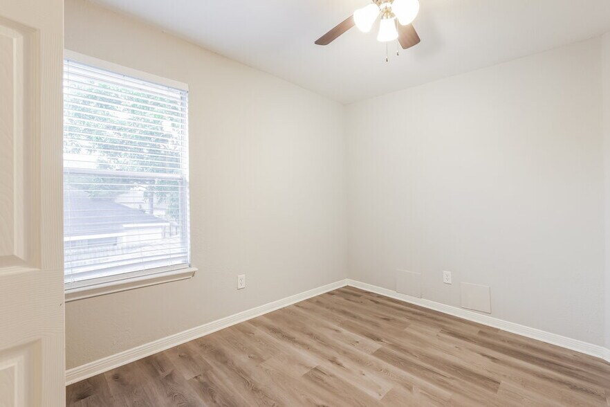 Building Photo - 1710 Whiteback Dr