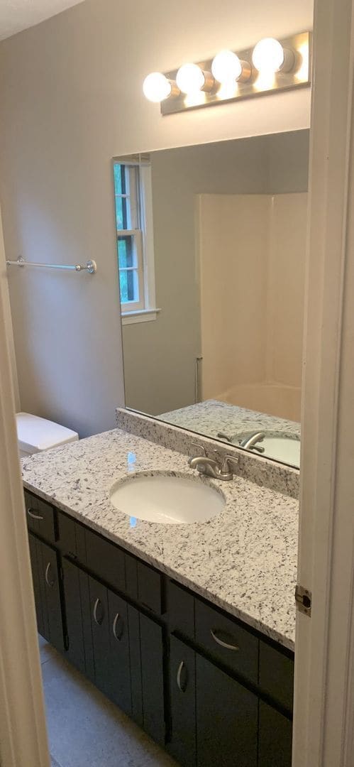 Building Photo - READY NOW! Beautiful townhome! 2 bedroom 2.5 bathroom in Snellville